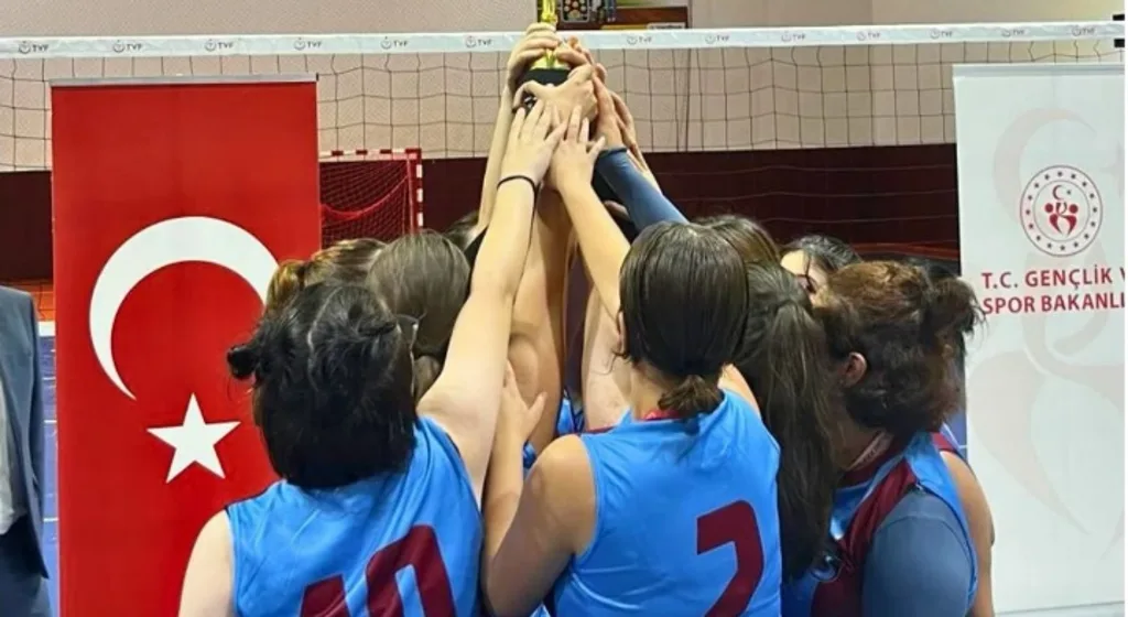 Bizim Çocuklar 8. Türkiye Voleybol Şampiyonası'nda Heyecan Dorukta