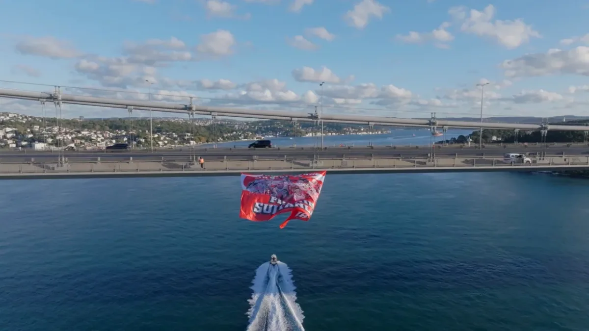 Filenin Sultanları'nın Bayrakları İstanbul Boğazı'nda